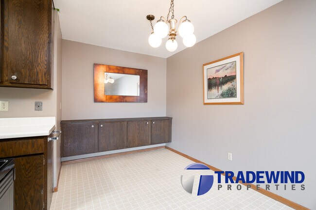 Building Photo - 255 Westview Dr