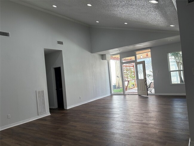 Building Photo - 1012 Fleetwood Pl Dr