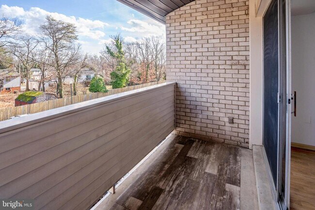 Building Photo - 5606 Bloomfield Dr