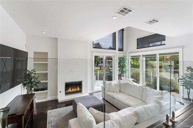 Building Photo - 4625 Park Mirasol