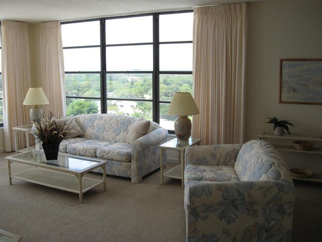 Foto del edificio - 629 Alhambra Rd