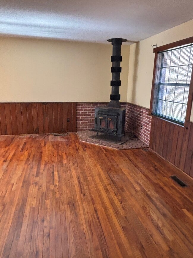 Building Photo - 234 Middle Rd