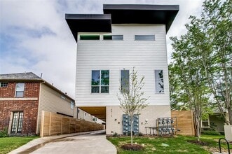 Building Photo - 5915 Hudson St
