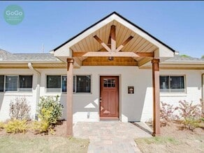 Building Photo - 306 W College St