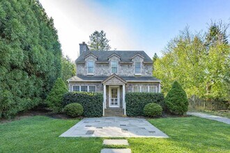 Building Photo - 45 Quogue St