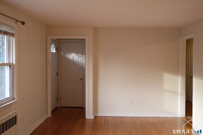 Foto del edificio - 69 Rentell Rd