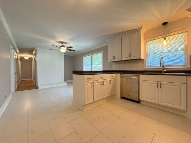 Building Photo - 2700 Charlwood Dr