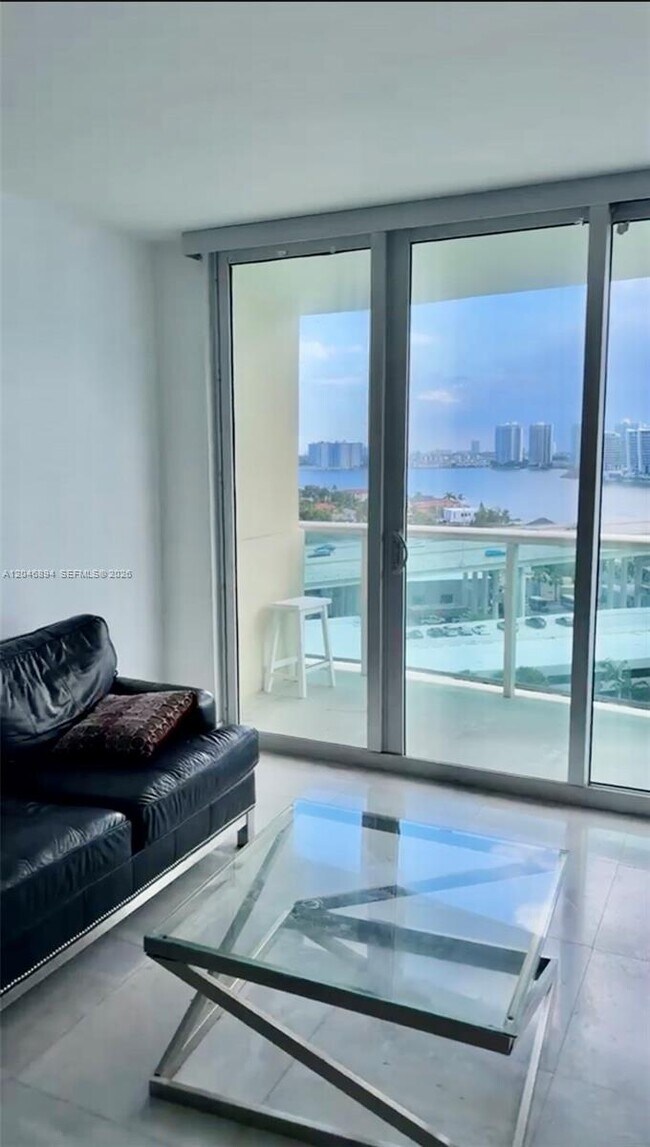 Foto del edificio - 19380 Collins Ave
