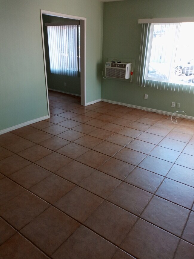 Living Room 2nd pic - 3306 S Beverly Dr