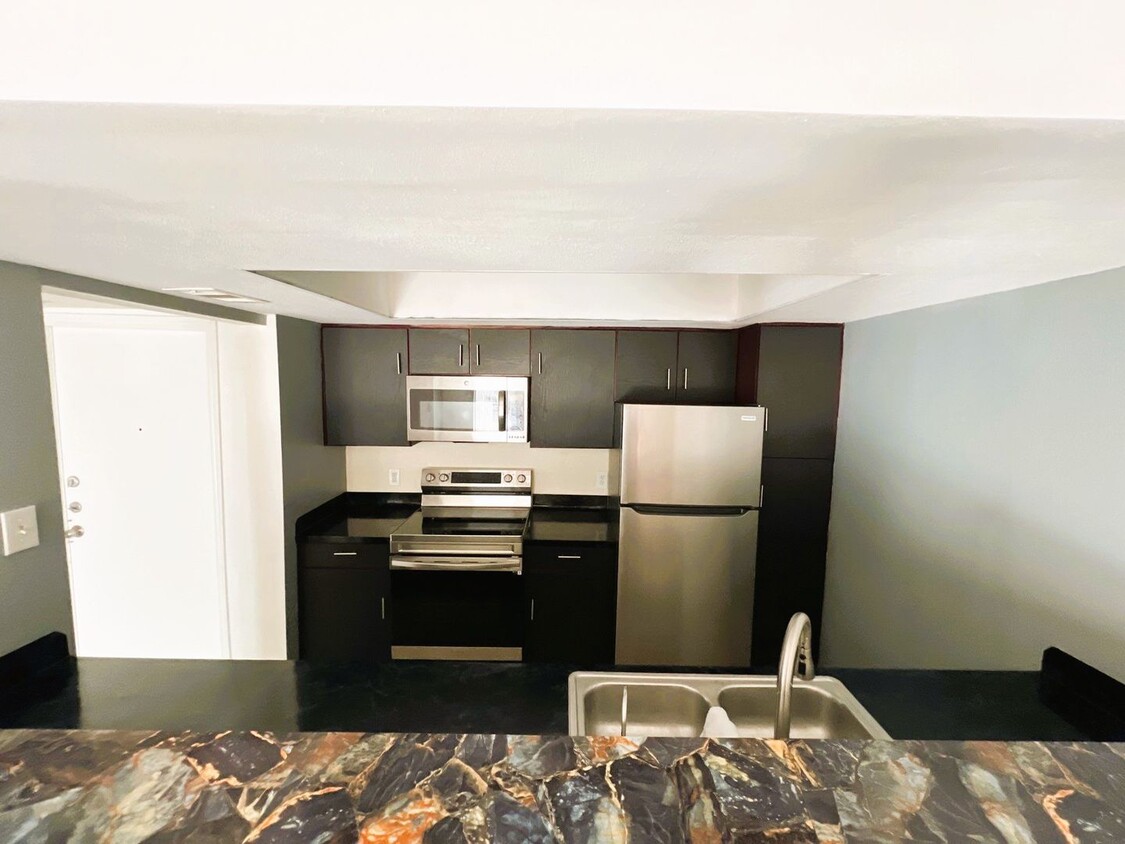 Foto principal - 2824 S Bartell Dr