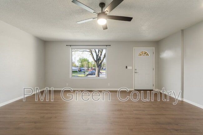 Building Photo - 1601 S 1st Pl