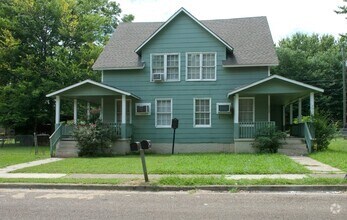 Building Photo - 3308 Bradley St SW