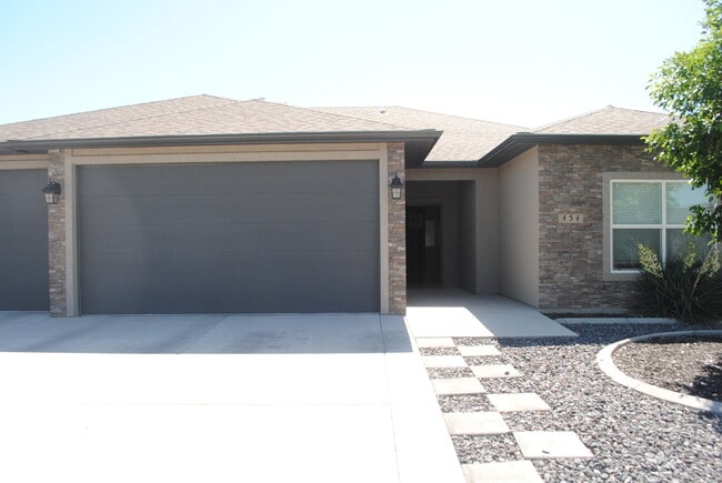 Foto del edificio - 454 Lewis St