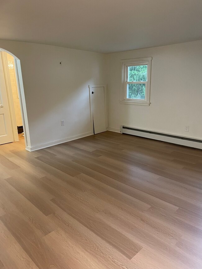 Building Photo - 829 Elmwood St