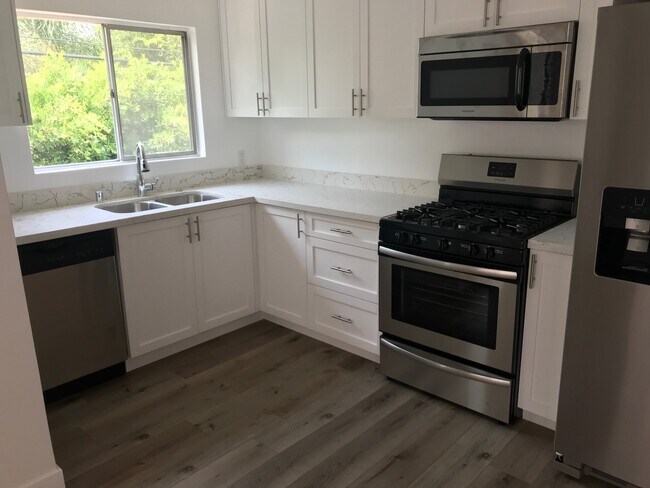 Foto del edificio - 149 S Hayworth Ave