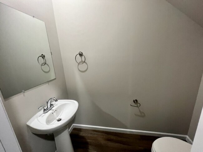 Foto del edificio - 4 Bedroom Home, 2 Miles from MTSU!
