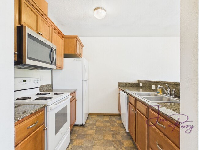 Foto del edificio - 5747 Fallbrook Ln