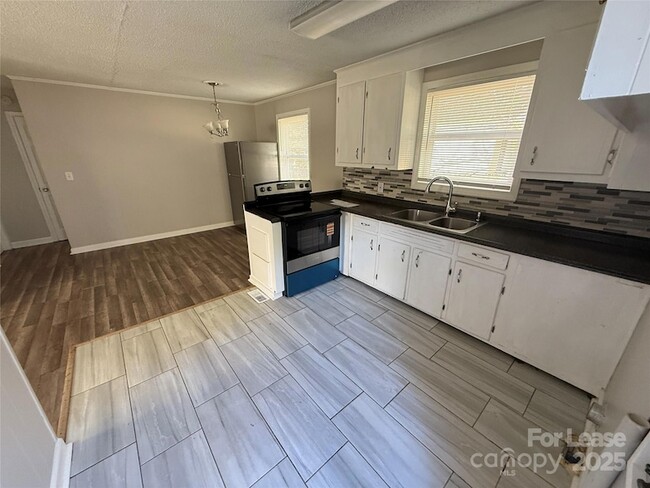 Foto del edificio - 431 Red Tip Ln