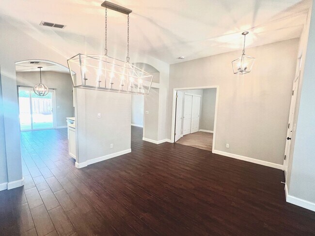 Building Photo - 649 Garden Park Dr
