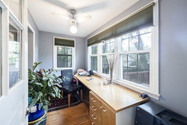 Foto del edificio - 4850 Crescent St