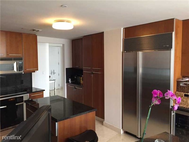 Foto del edificio - 901 Brickell Key Blvd