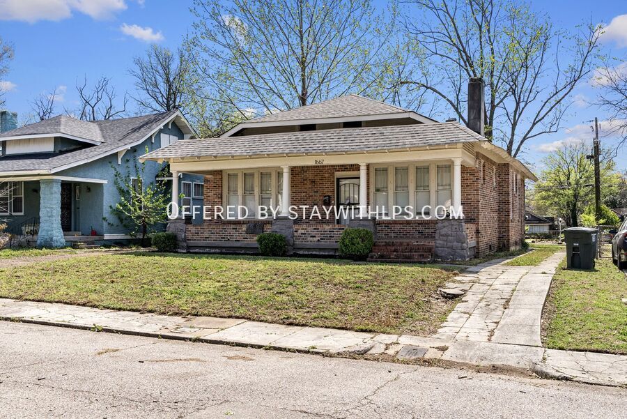 Primary Photo - 1667 Foster Ave