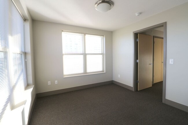 Interior Photo - Capitol Rows