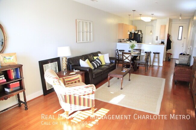 Building Photo - Charming condo available now! Sign up for ...