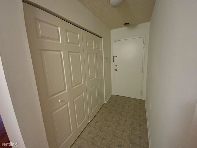 Foto del edificio - 2 br, 2 bath Condo - 7 Suntop Ct 201 Unit 201