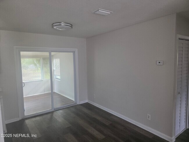 Foto del edificio - 3139 Searchwood Dr