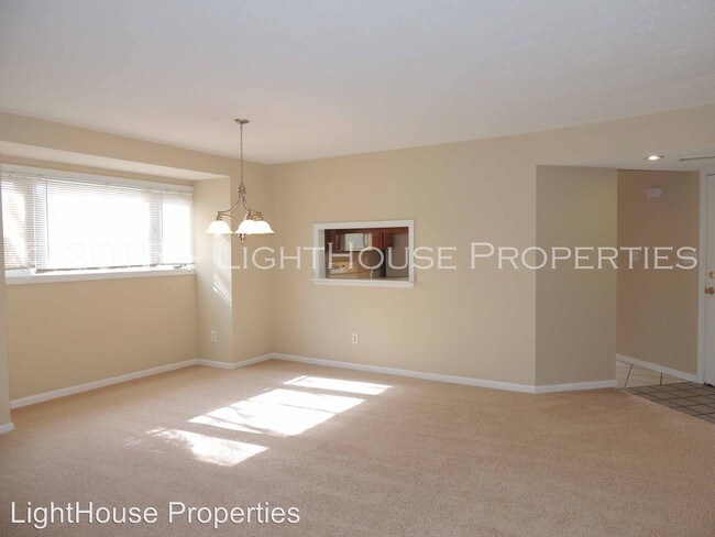 Building Photo - 702 Ivy Lake Dr