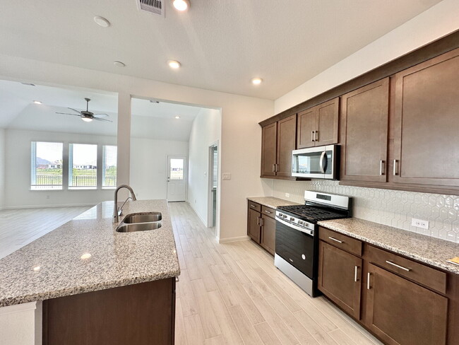 Foto del edificio - Brand New 3 Bed / 2 Bath Home with Water V...