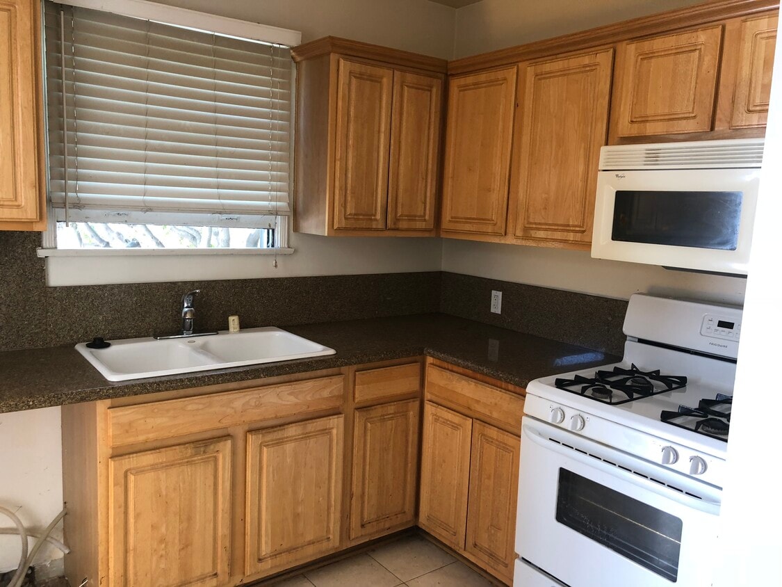 Building Photo - 614 Acanto St