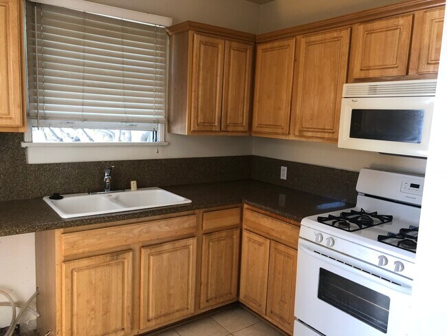 Building Photo - 614 Acanto St