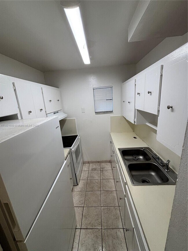Foto del edificio - 7841 Johnson St