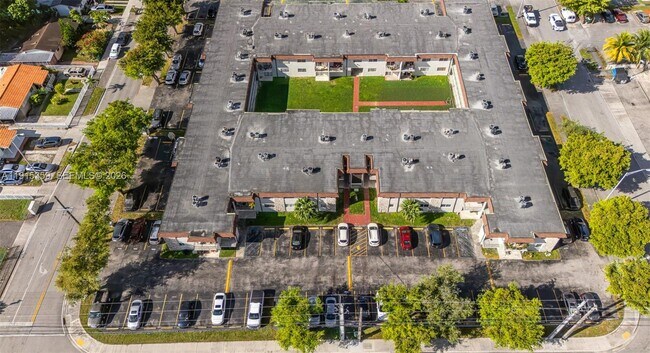 Foto del edificio - 1225 W 35th St