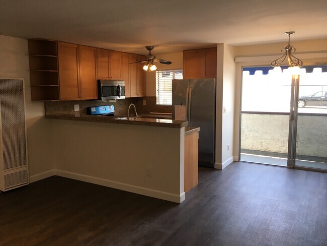 Foto del edificio - Gorgeous Remodeled 2 Beds + 2 Bath Condo i...