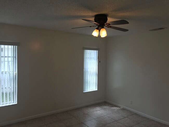 Building Photo - 4582 Brady Ln