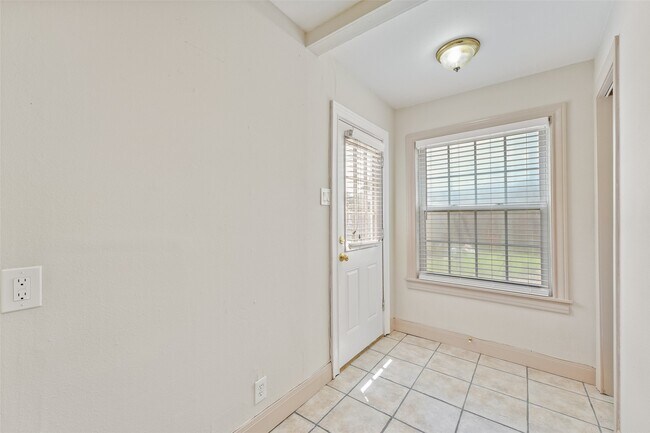 Foto del edificio - 1637 Castle Ct