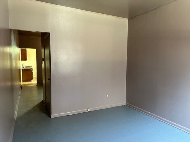 Building Photo - 2 Bedroom 2 Bathroom Row Home For Rent In ...