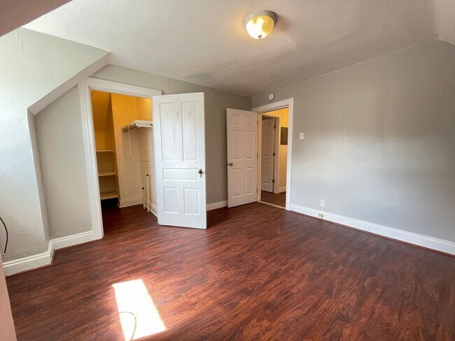 Building Photo - 5544 Baywood Street