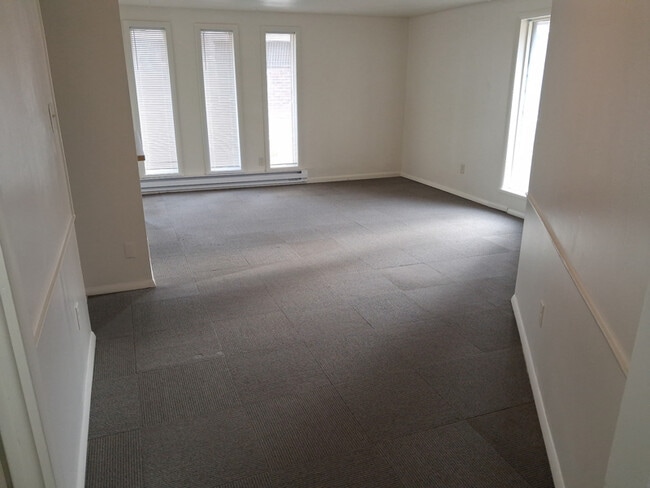 Building Photo - 4920 Old Maysville Rd