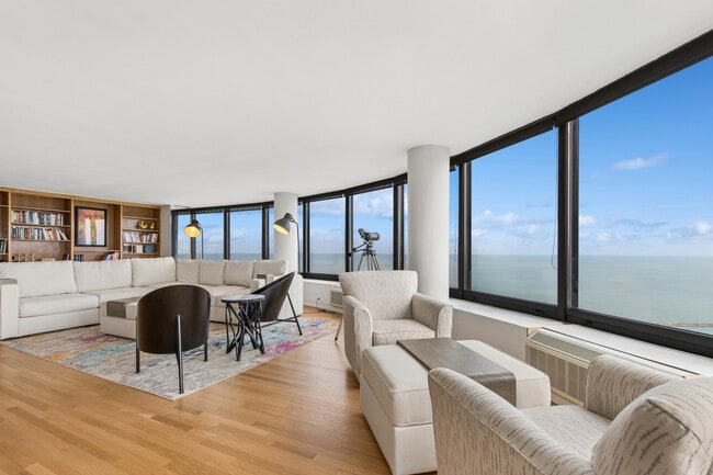 Foto del edificio - 155 N Harbor Dr