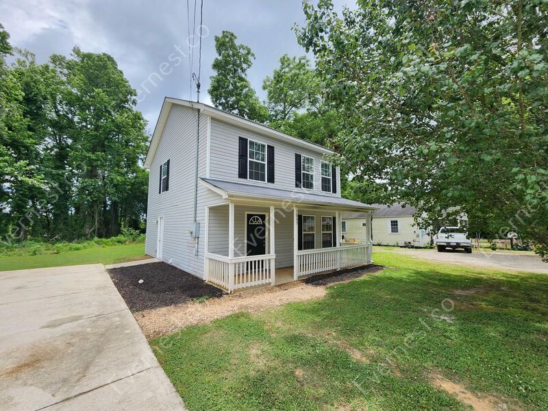 1005 S Madison Ave, Monroe, GA 30655 House Rental in Monroe, GA