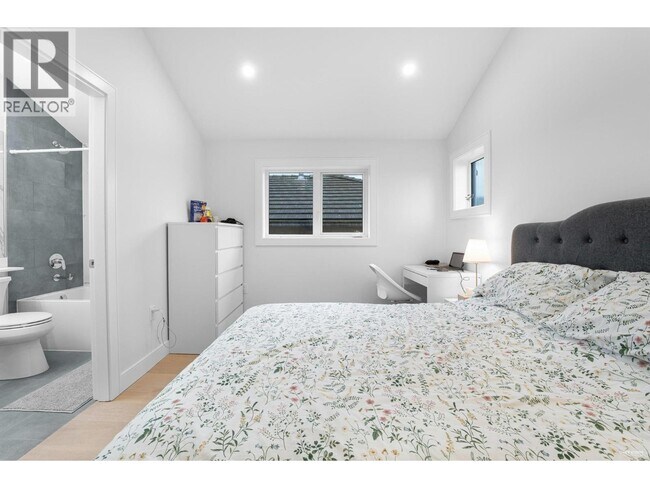 Photo du bâtiment - 2881 E Georgia St