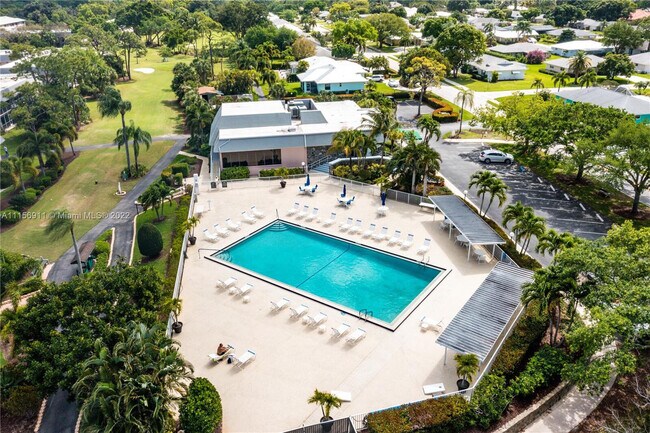 Building Photo - 18081 SE Country Club Dr