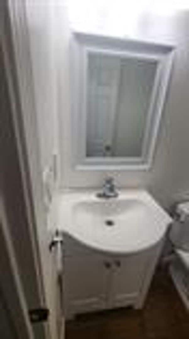 Building Photo - 3-Bedroom Condo Near Columbia Jr. College
