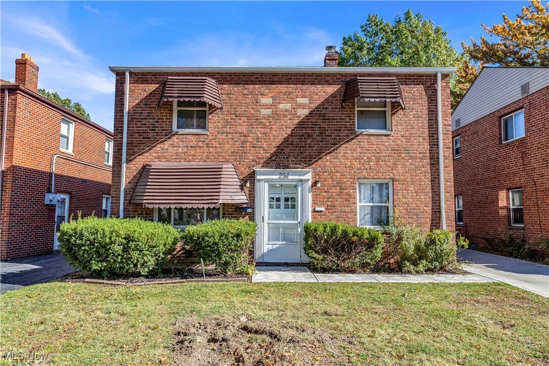 251 E 200th St Cleveland, OH 44119 – photo 1