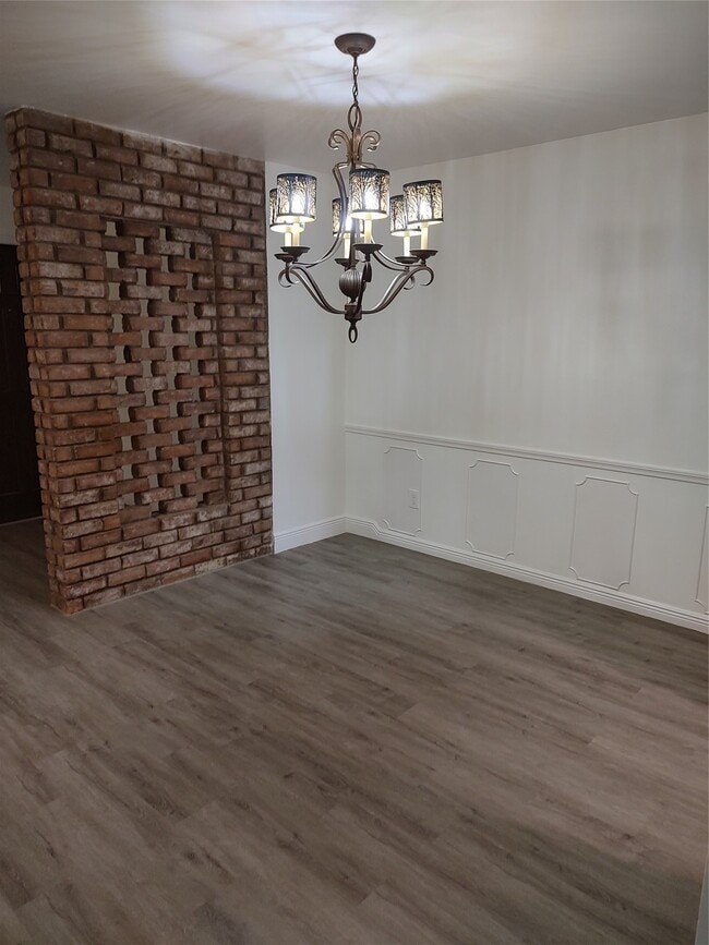 Building Photo - 13150 Trail Hollow Dr