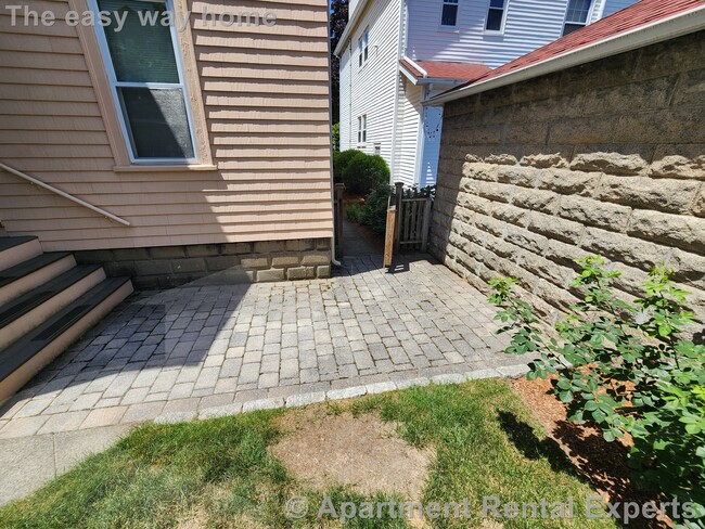 Building Photo - 47 Springfield St